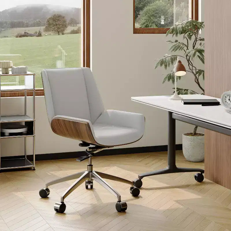 Chaise de bureau pivotante Mid-Century Modern avec dossier en bois courbé noyer et siège en similicuir, hauteur réglable et piètement roulant