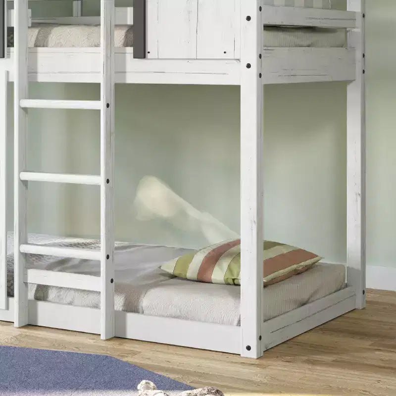 Lit superposé cabane jumeau sur jumeau pour enfants, lit superposé Montessori bas en bois, échelle facile d'accès à la couchette supérieure